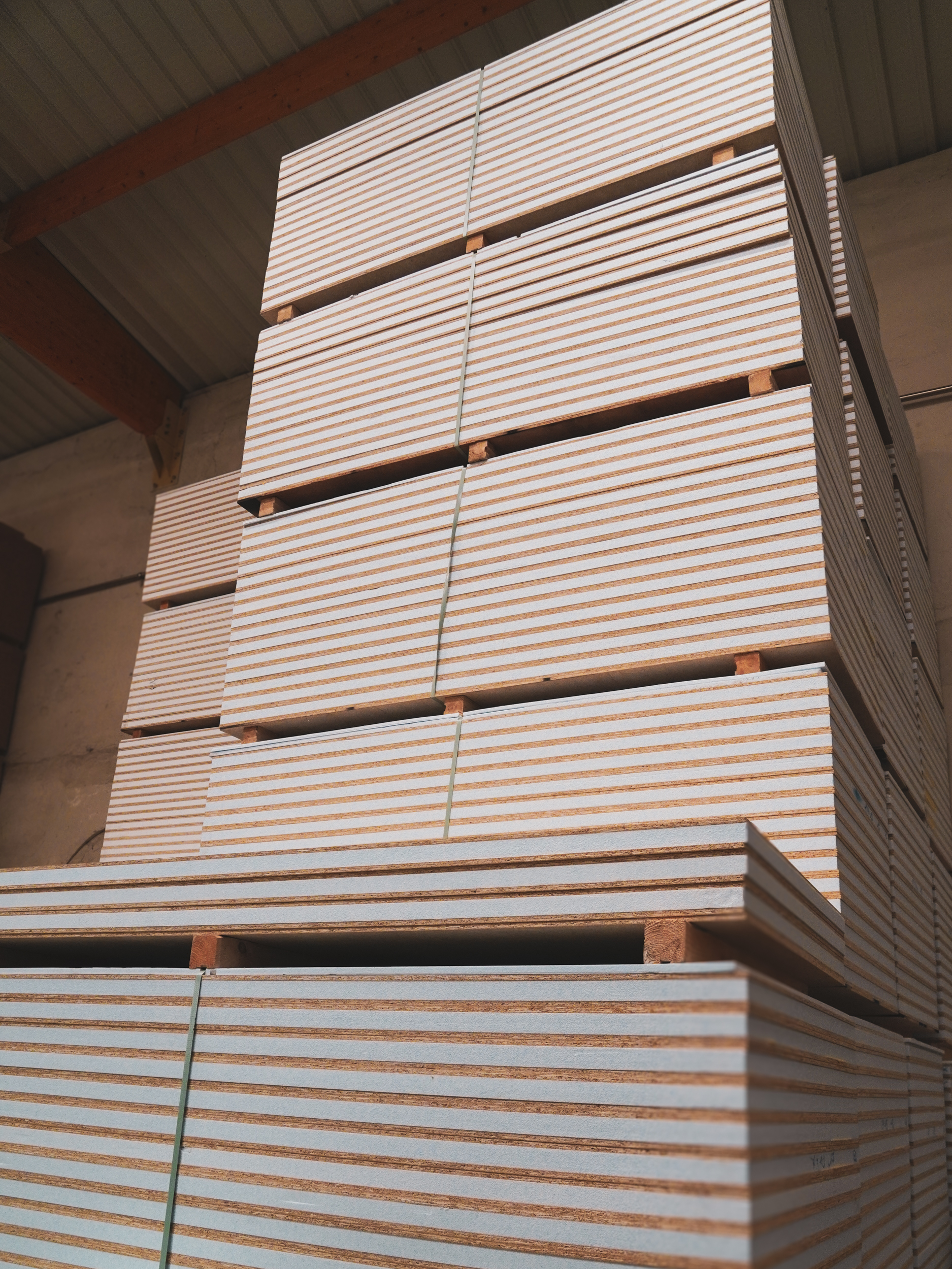 Stock de panneaux bruts