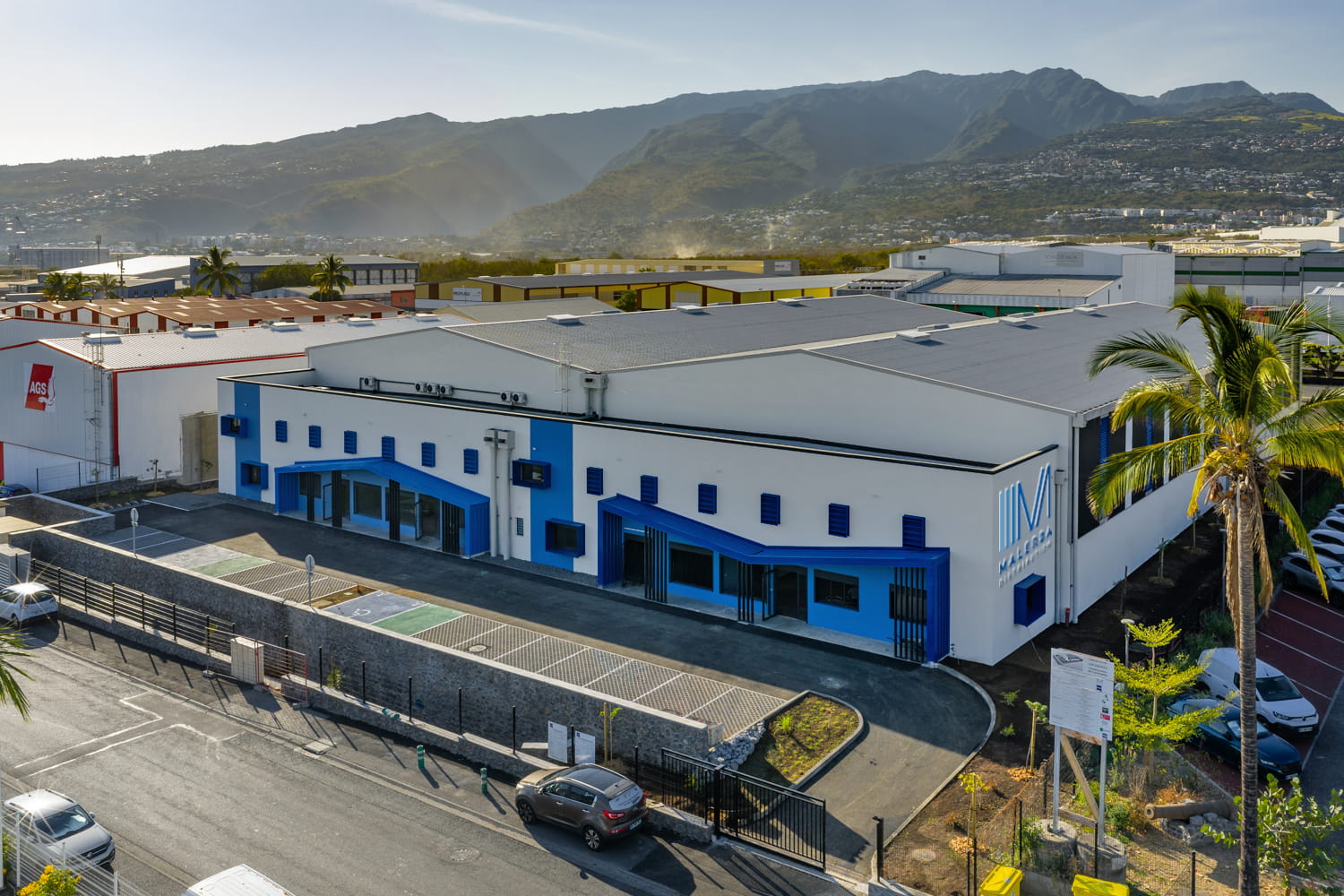 <p>2025</p>MALERBA inaugure le nouveau site de MALERBA DISTRIBUTION OCEAN INDIEN à La Réunion et convertit sa 11ème usine initialement dédiée aux portes atelier en site de production de blocs-portes d’entrée de maison individuelle